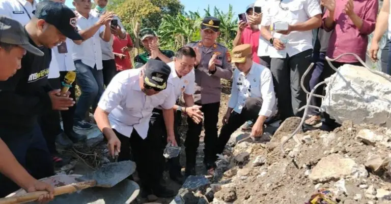 Bupati Takalar Daeng Manye Letakkan Batu Pertama Pembangunan Jaringan Irigasi Tersier di Kelurahan Bontokadatto
